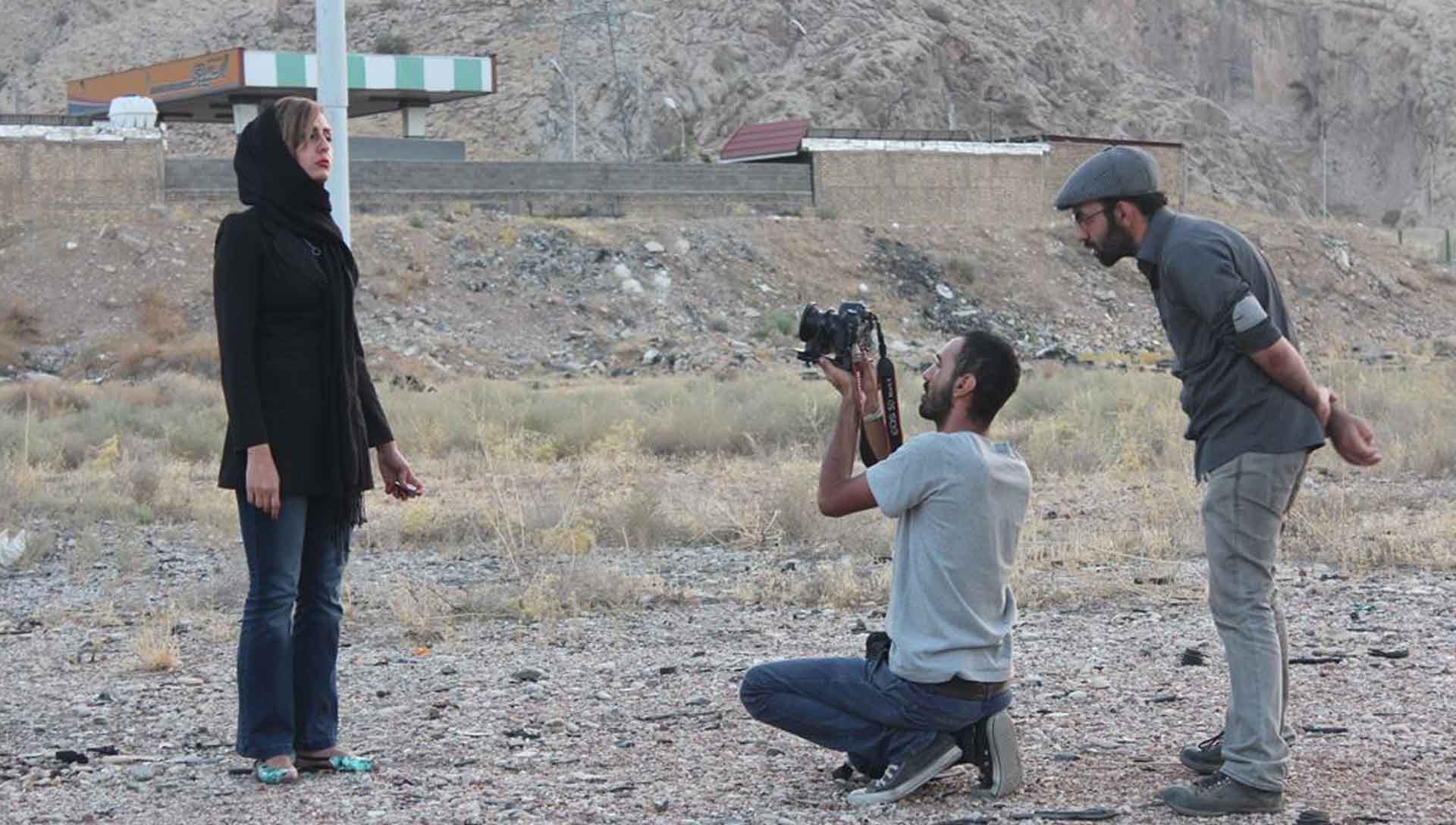 آ...در سرزمین بایر عکس 15- شرکت فیلم سازی زوم شیراز برادران شریفی